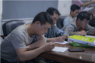 朝陽集團開展行車和有限作業(yè)空間安全操作培訓、道路交通安全培訓